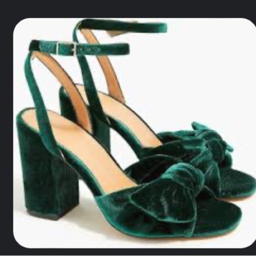 Green velvet bow heels size 8 - like new